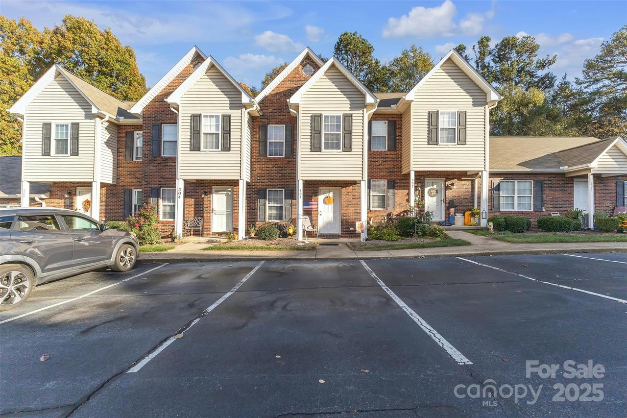 1096 22nd St. #303, Hickory, NC 28601