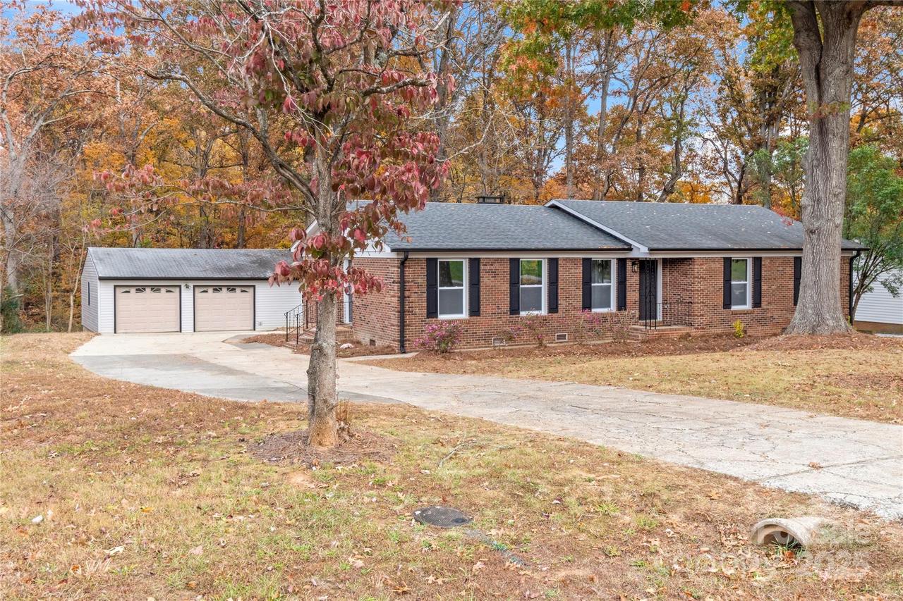 765 Laverton Ln., Rural Hall, NC 27045