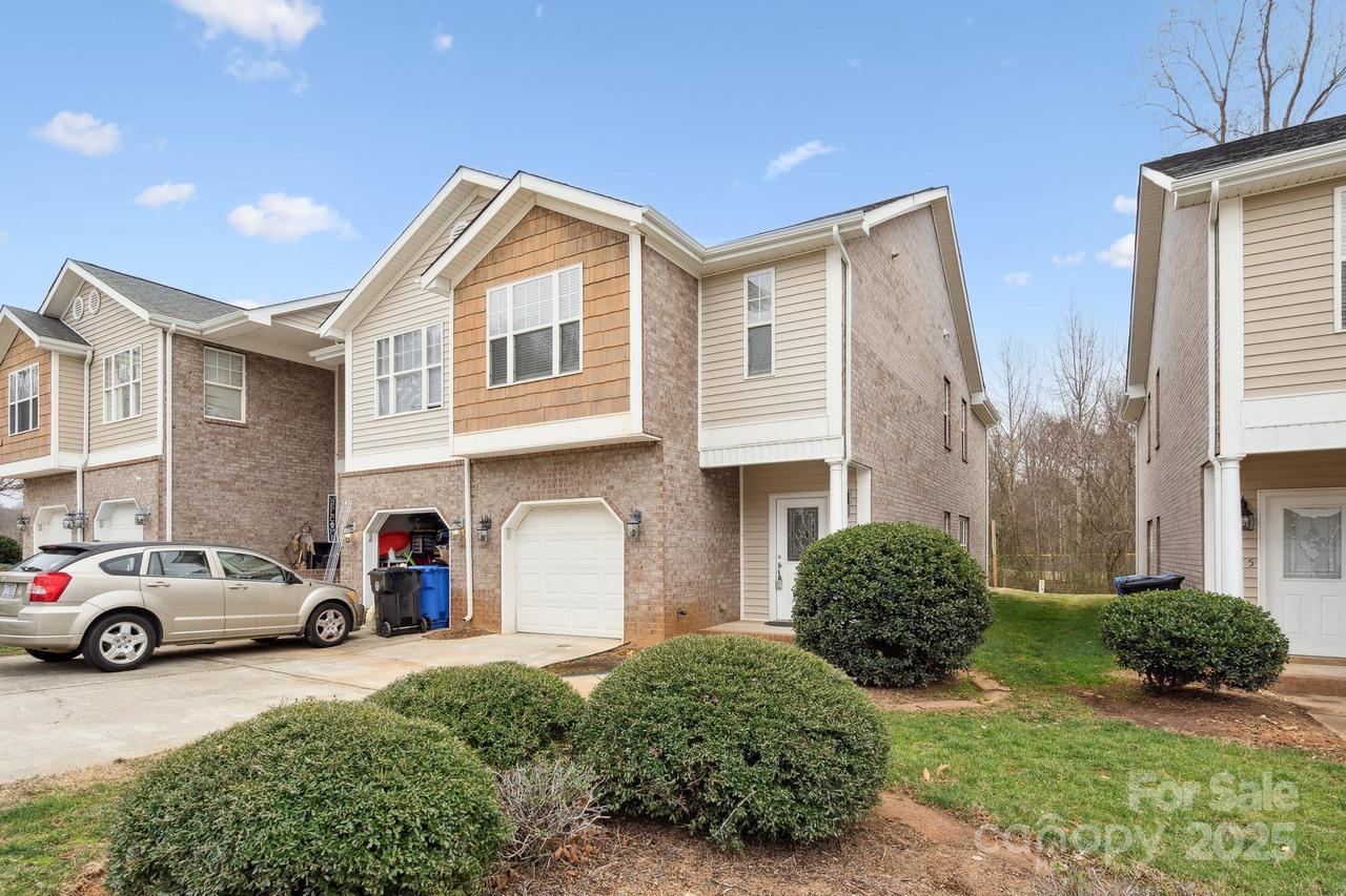 111 Sherman Oaks Ln., Mooresville, NC 28115