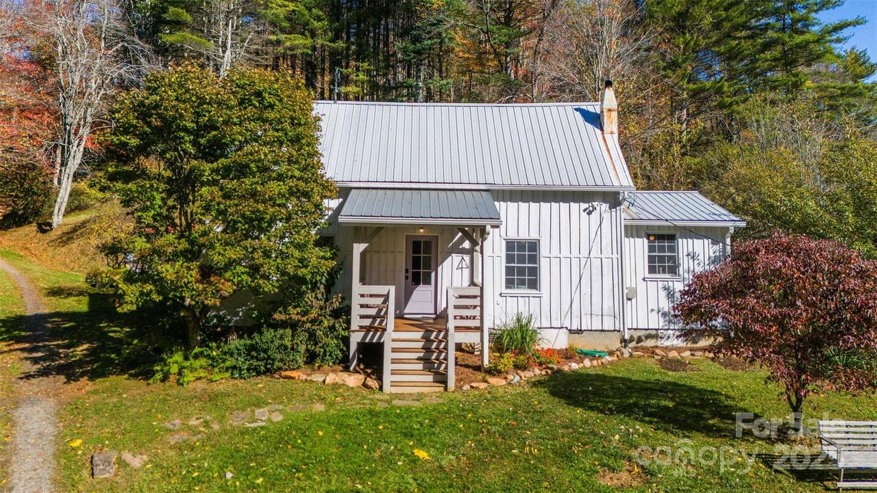 8 Gentry Hill Ln., Laurel Springs, NC 28644