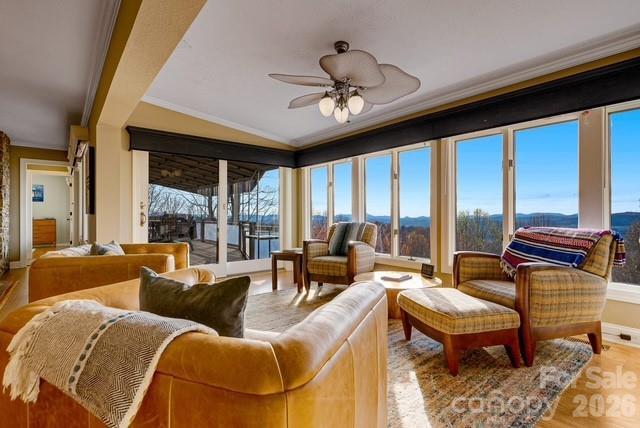 300 Roberts Dr., Hendersonville, NC 28739