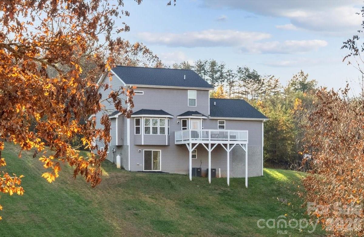 9 Old Amber Dr., Weaverville, NC 28787