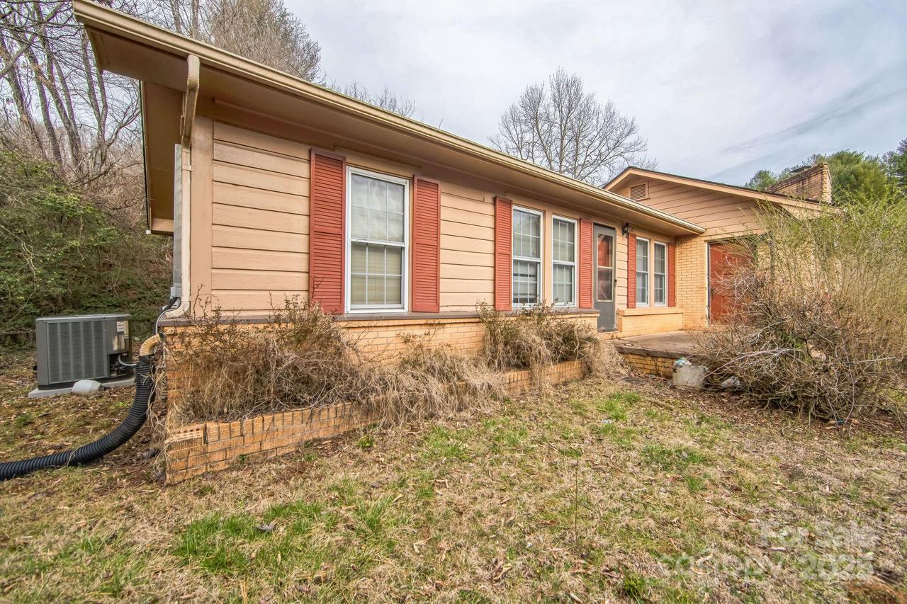 247 Speedwell Acres Rd., Cullowhee, NC 28723