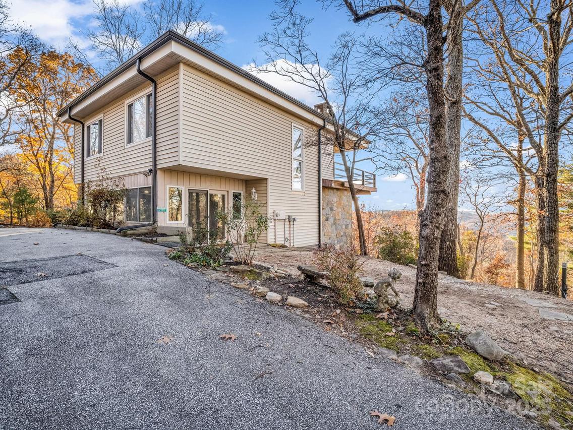 104 Little Falls Dr., Tryon, NC 28782