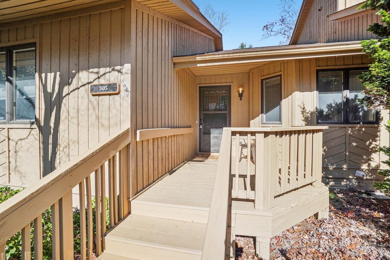 305 N Scarlet Oak Ln., Hendersonville, NC 28791