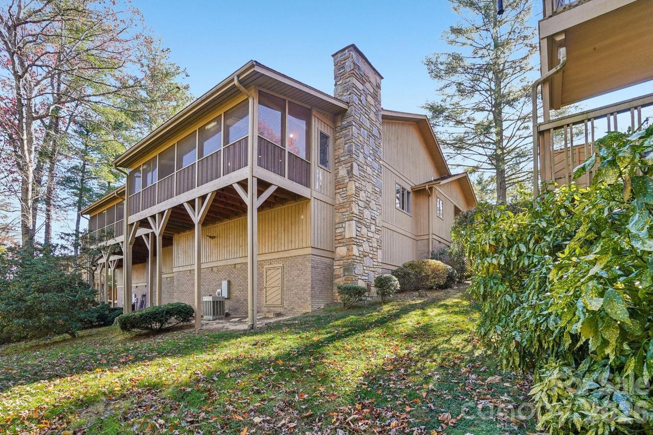 305 N Scarlet Oak Ln., Hendersonville, NC 28791