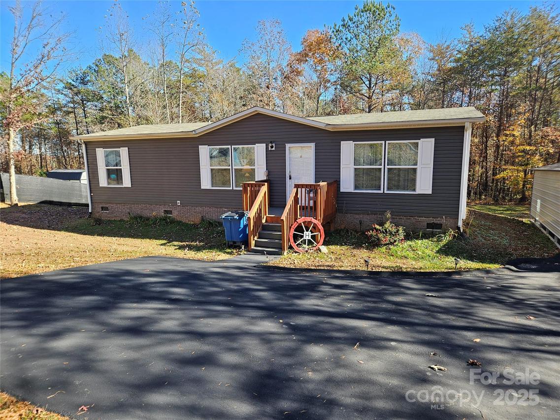 144 River Breeze Dr., Morganton, NC 28655