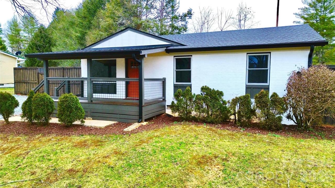 95 Loeb Dr., Brevard, NC 28712