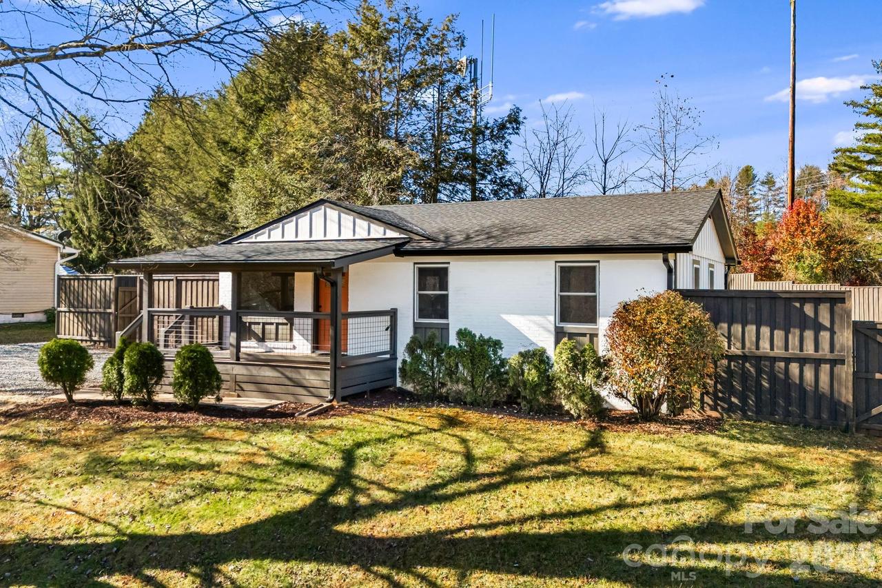 95 Loeb Dr., Brevard, NC 28712