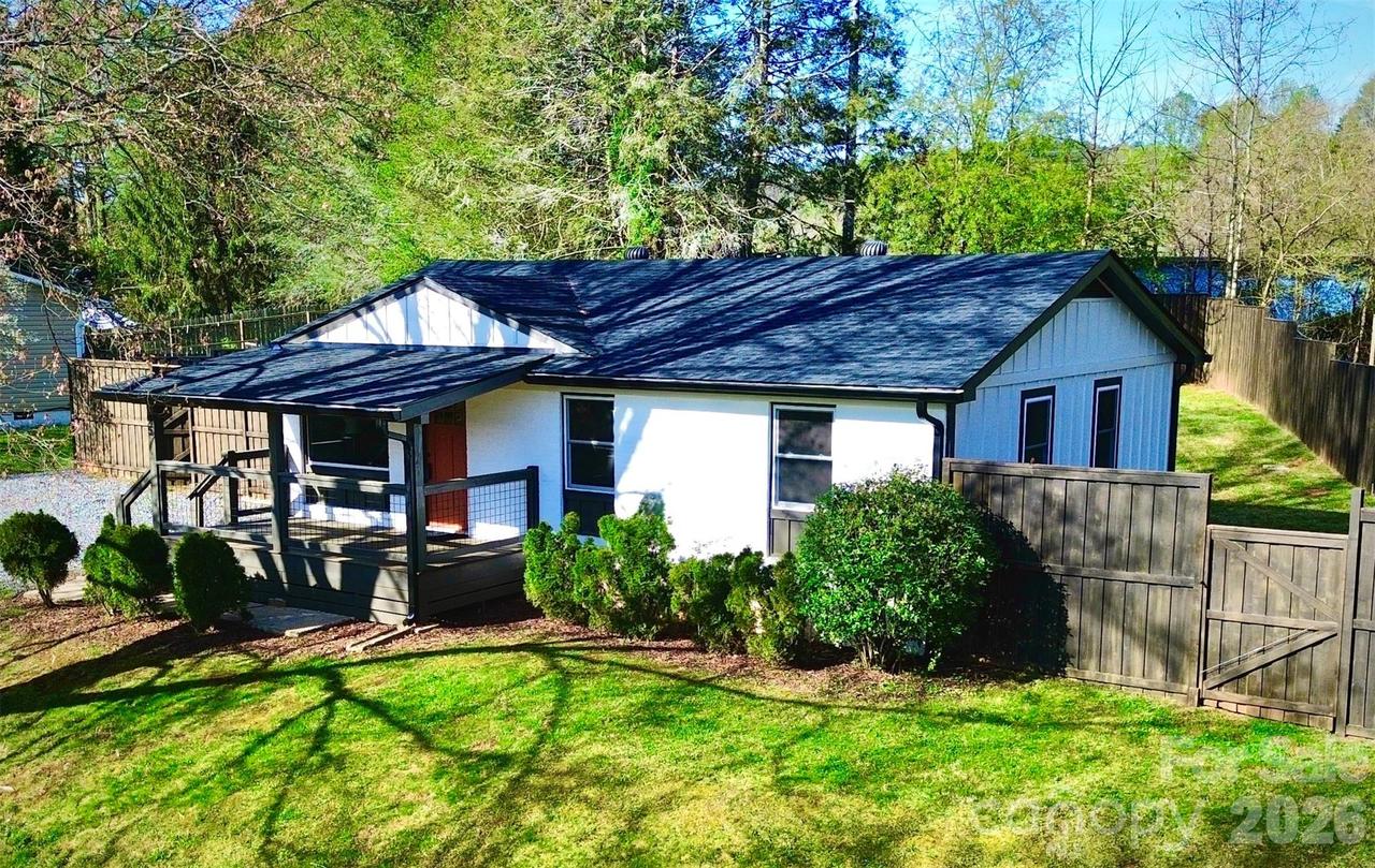 95 Loeb Dr., Brevard, NC 28712