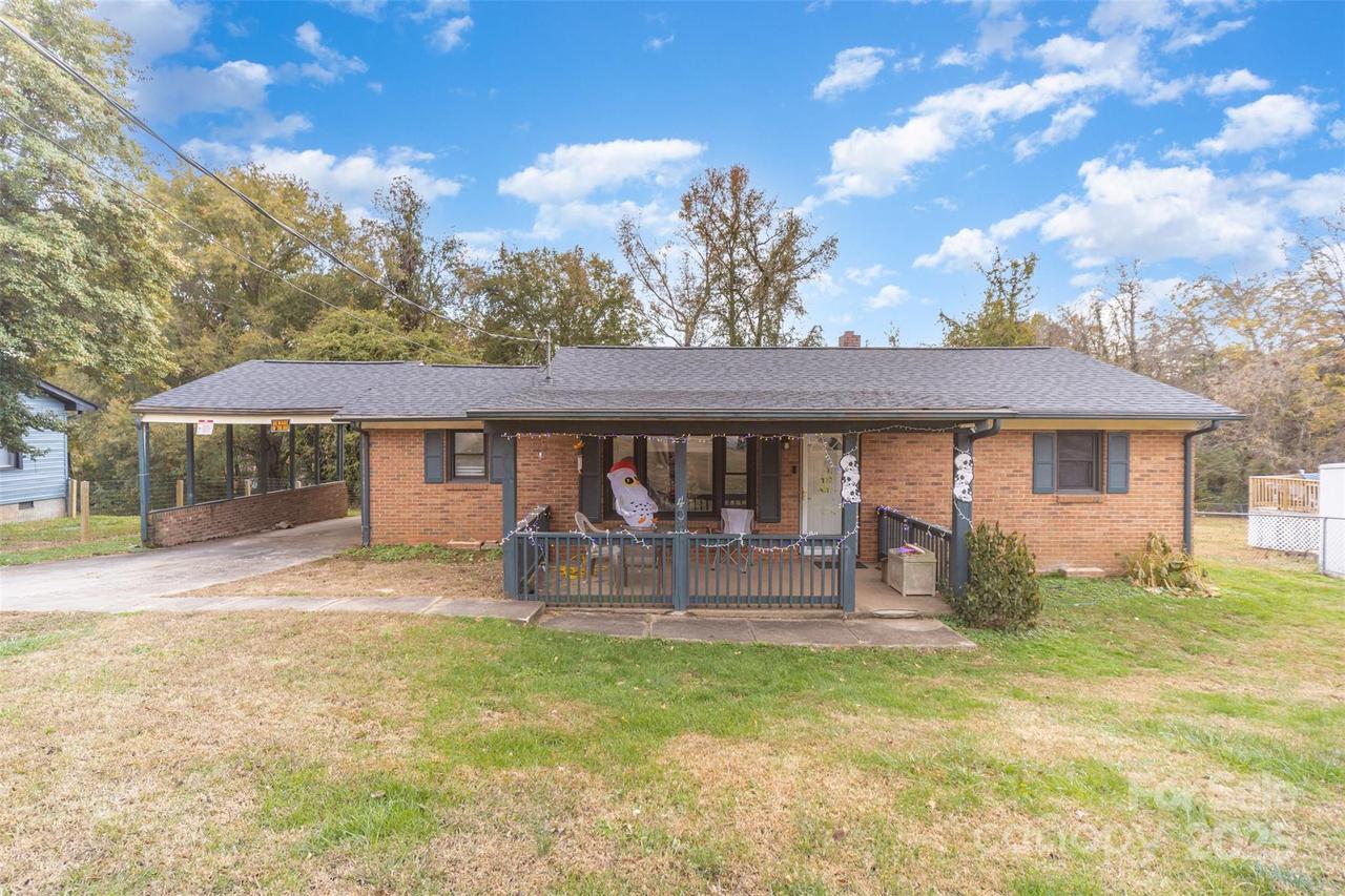 407 Forestway Dr., Mount Holly, NC 28120