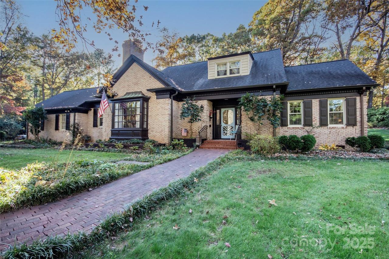 322 Valley Stream Rd., Statesville, NC 28677