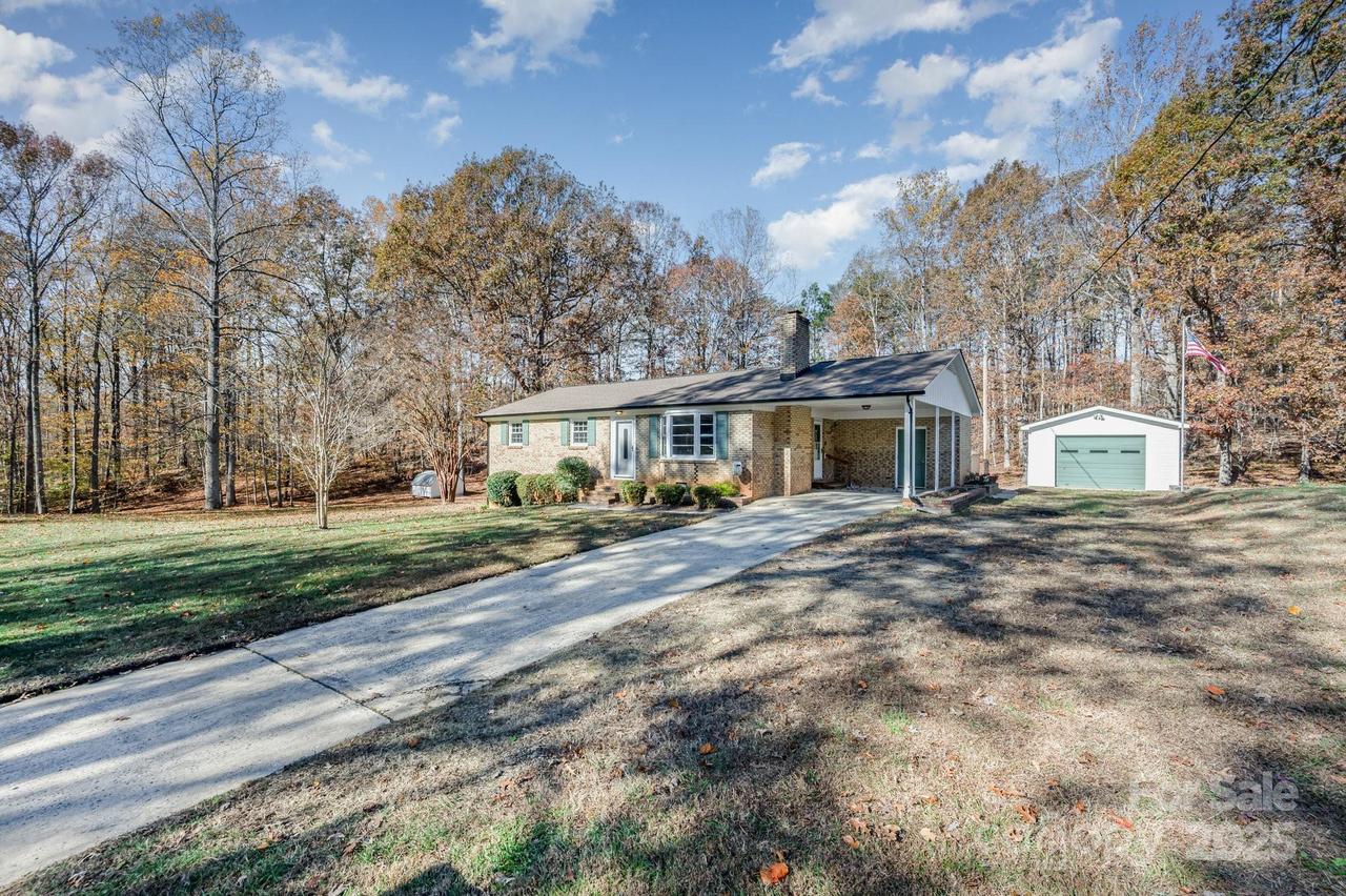 128 Oakley Dr., Gastonia, NC 28052
