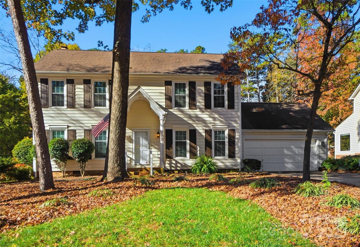 2621 Heathershire Ln., Matthews, NC 28105