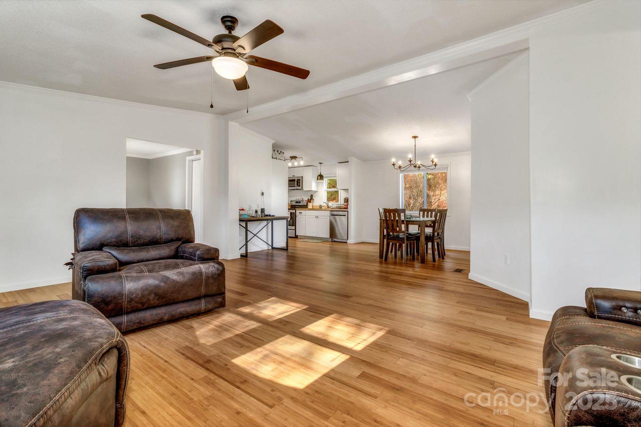 118 Heather Dr., Asheville, NC 28806