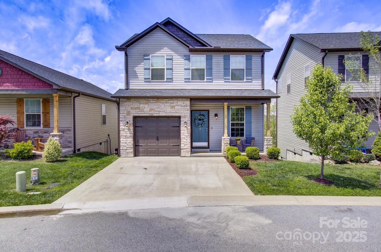 689 Cardwell Ln., Fletcher, NC 28732