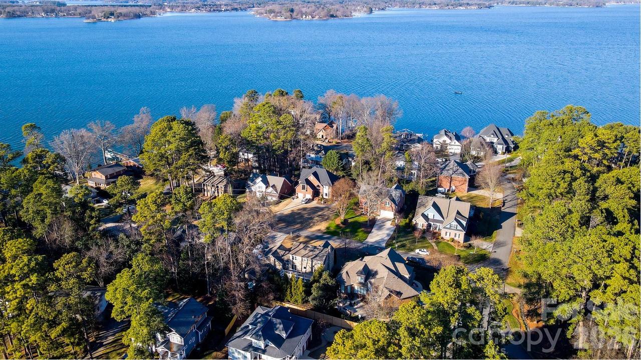 21410 Pinecrest Pl., Cornelius, NC 28031