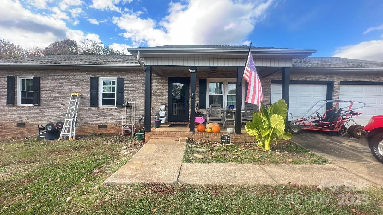 2045 Adare Ct., Newton, NC 28658