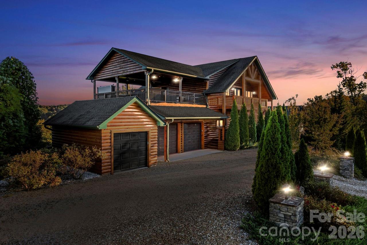 138 Silver Tree Ln., Lake Lure, NC 28746