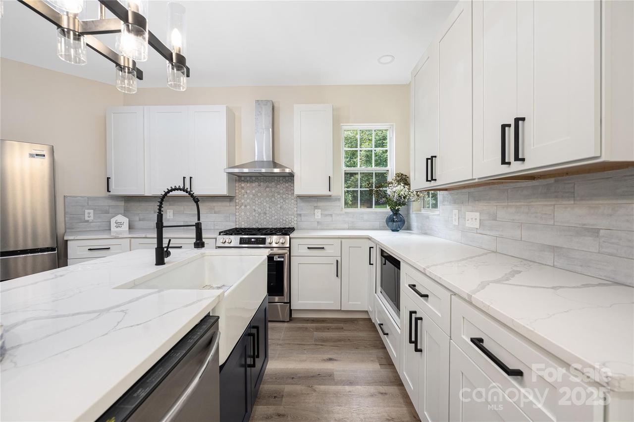 402 Sardis Rd., Charlotte, NC 28270