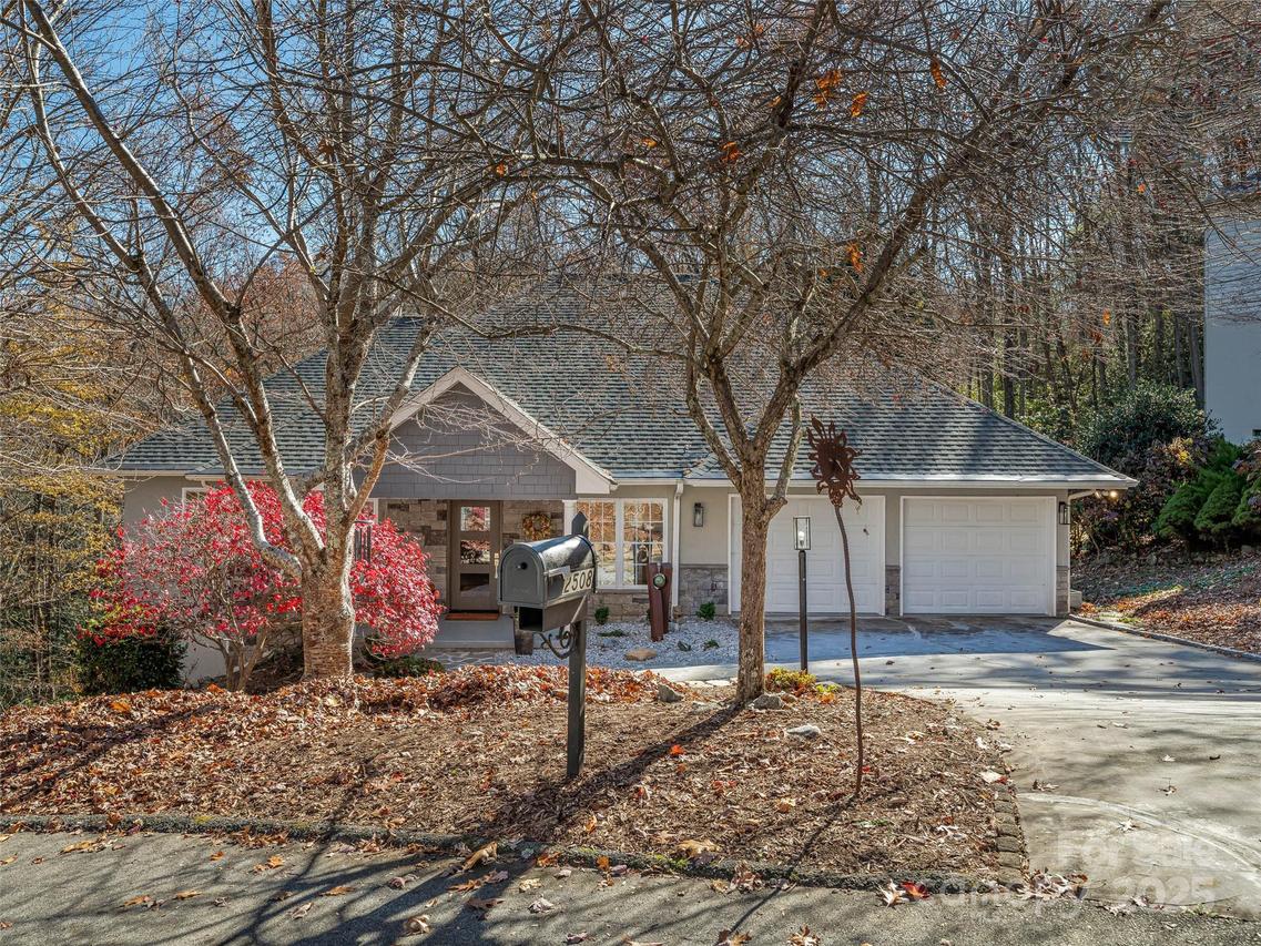 2508 Carriage Falls Ct., Hendersonville, NC 28791