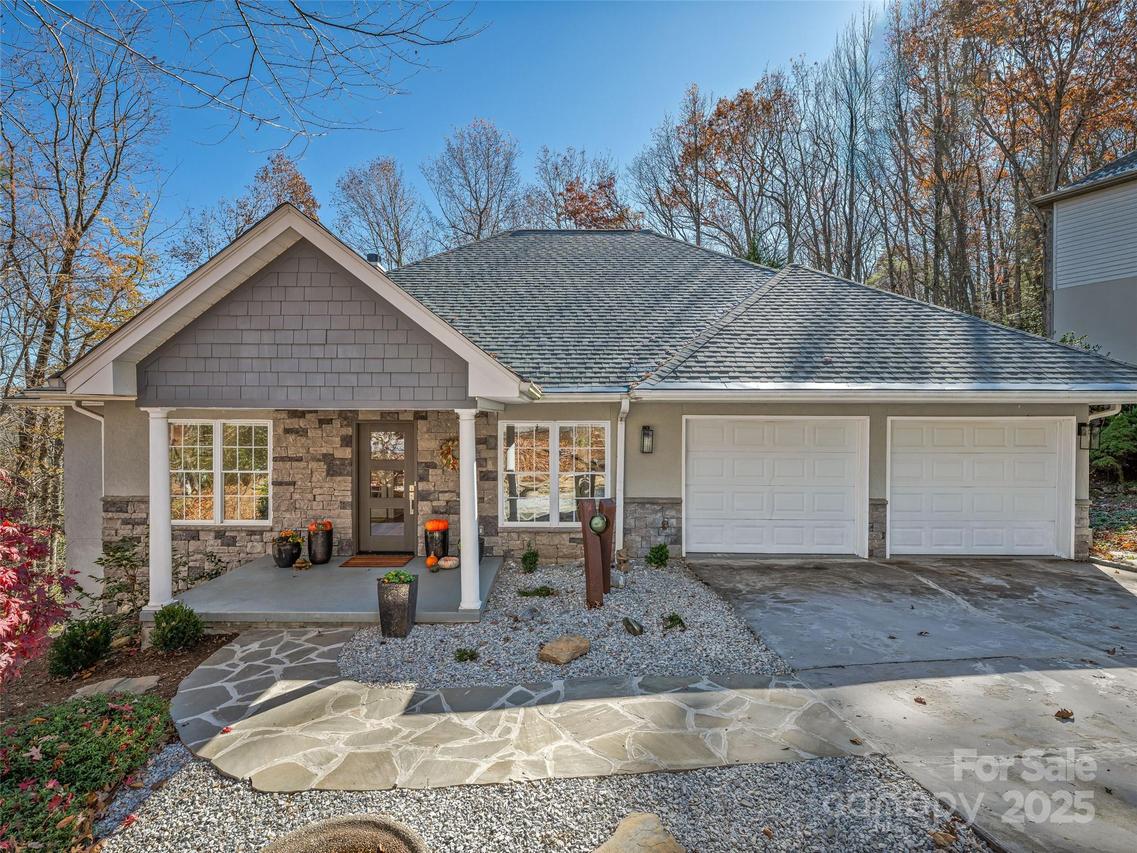 2508 Carriage Falls Ct., Hendersonville, NC 28791