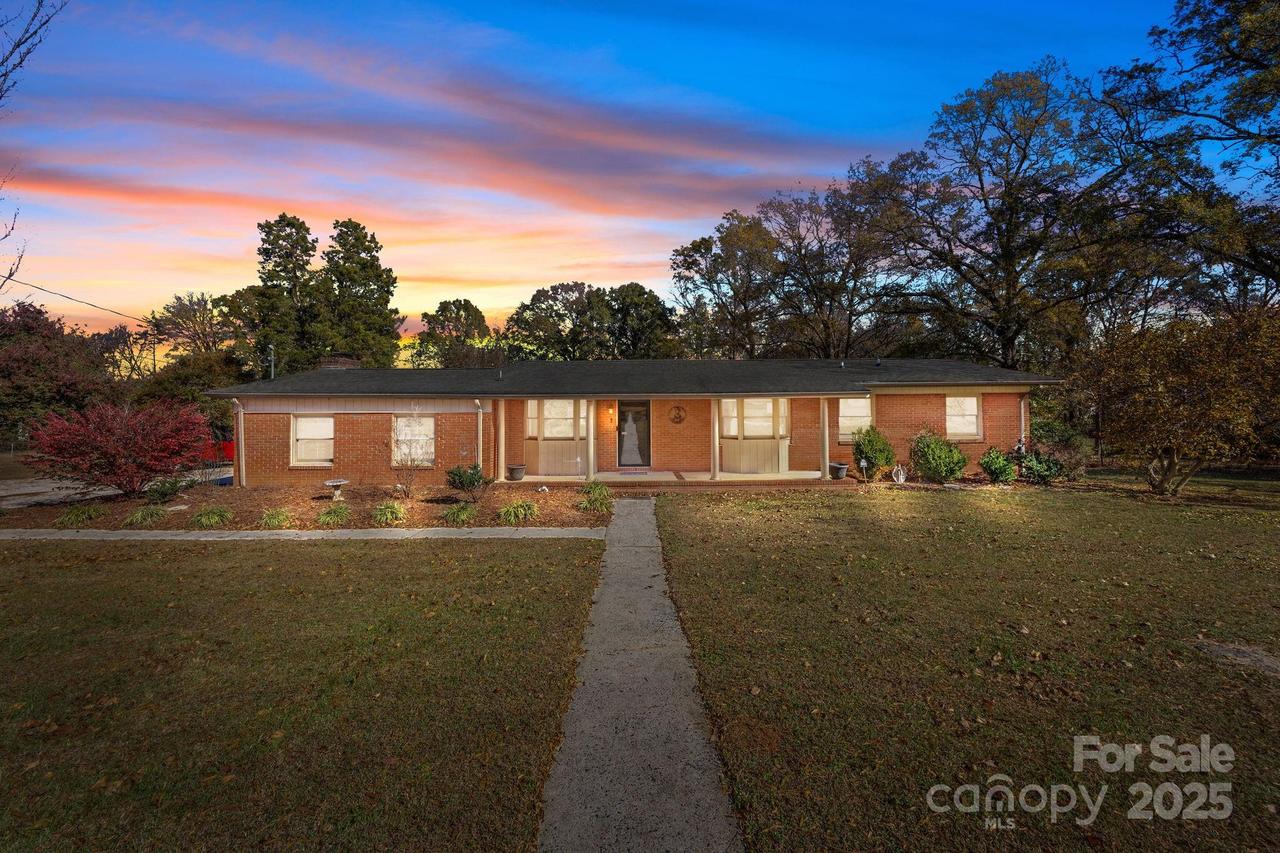 624 Patricia Ave., Harrisburg, NC 28075