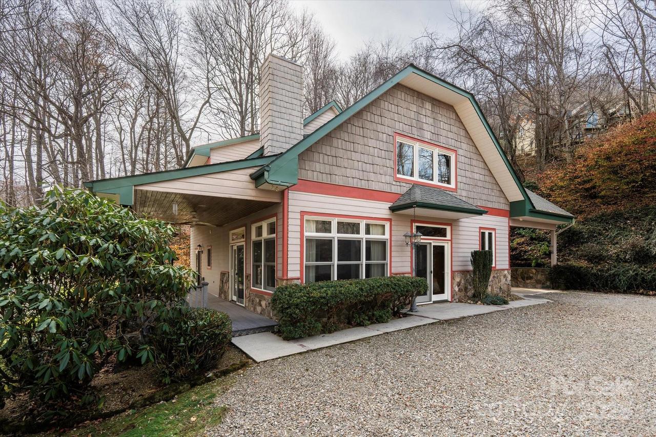 905 Old Fiddle Rd., Waynesville, NC 28786