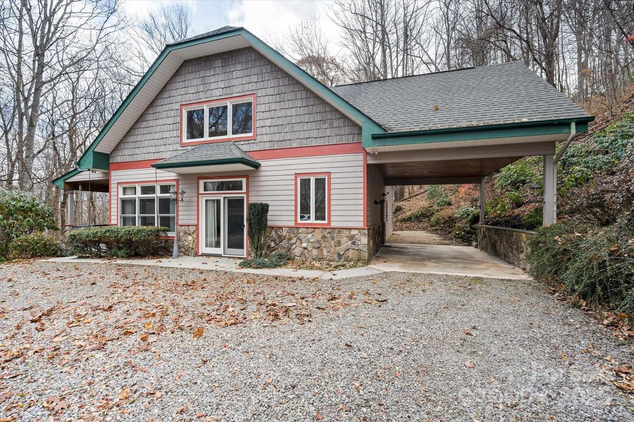 905 Old Fiddle Rd., Waynesville, NC 28786