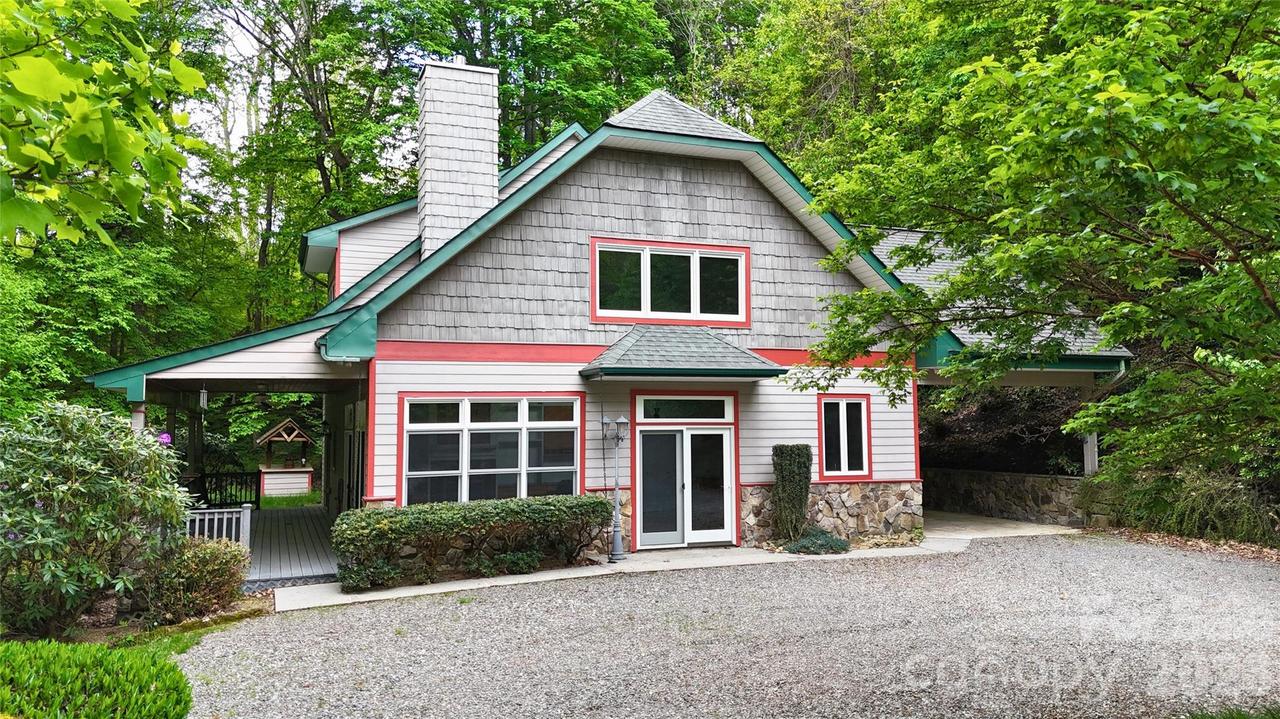 905 Old Fiddle Rd., Waynesville, NC 28786