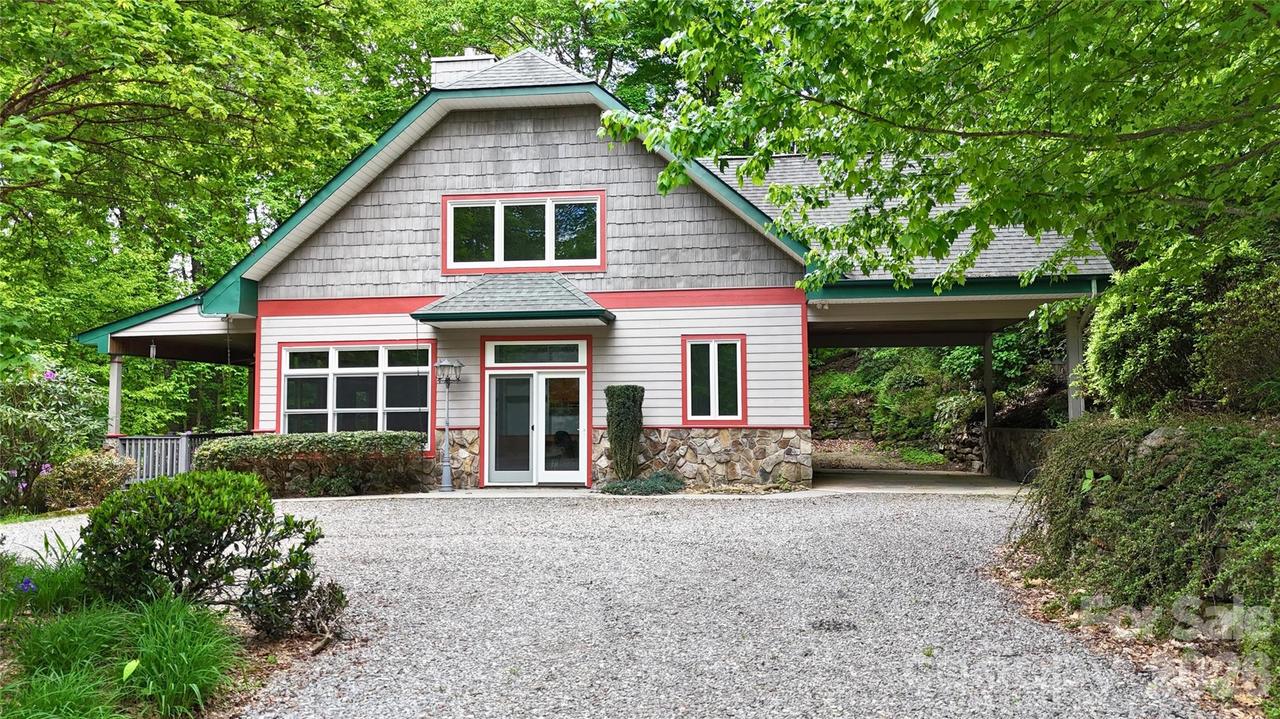 905 Old Fiddle Rd., Waynesville, NC 28786