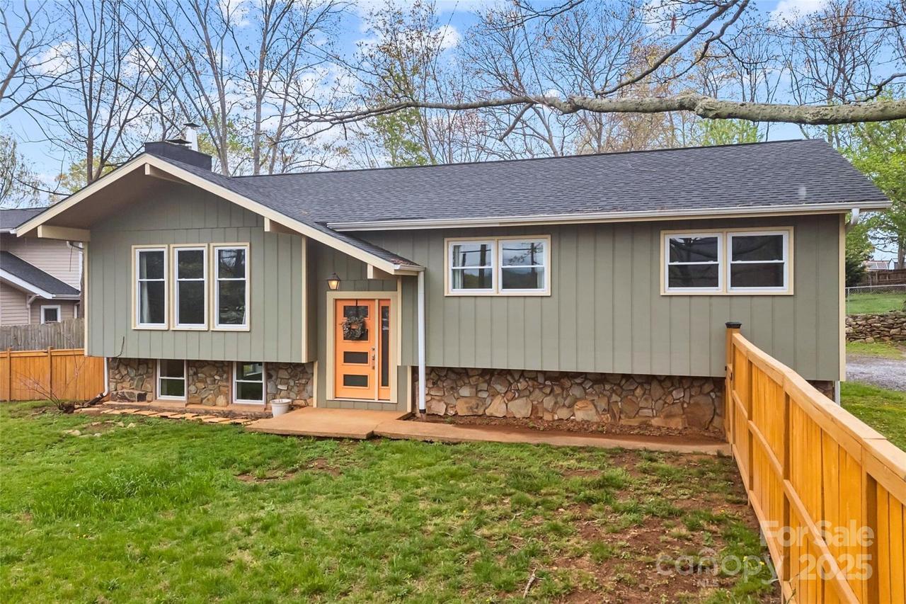 917 W Chapel Rd., Asheville, NC 28803