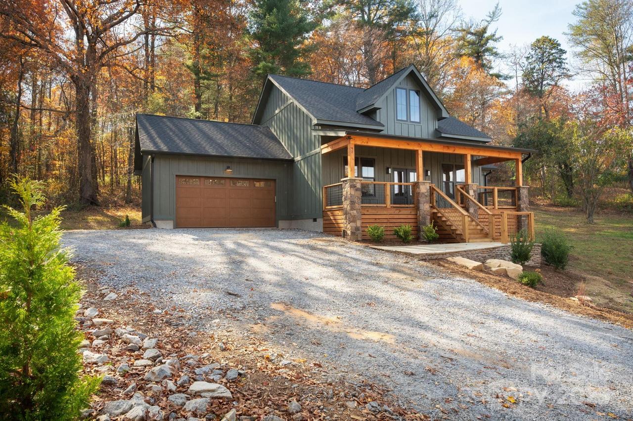 92 Lillycrop Ln., Hendersonville, NC 28792
