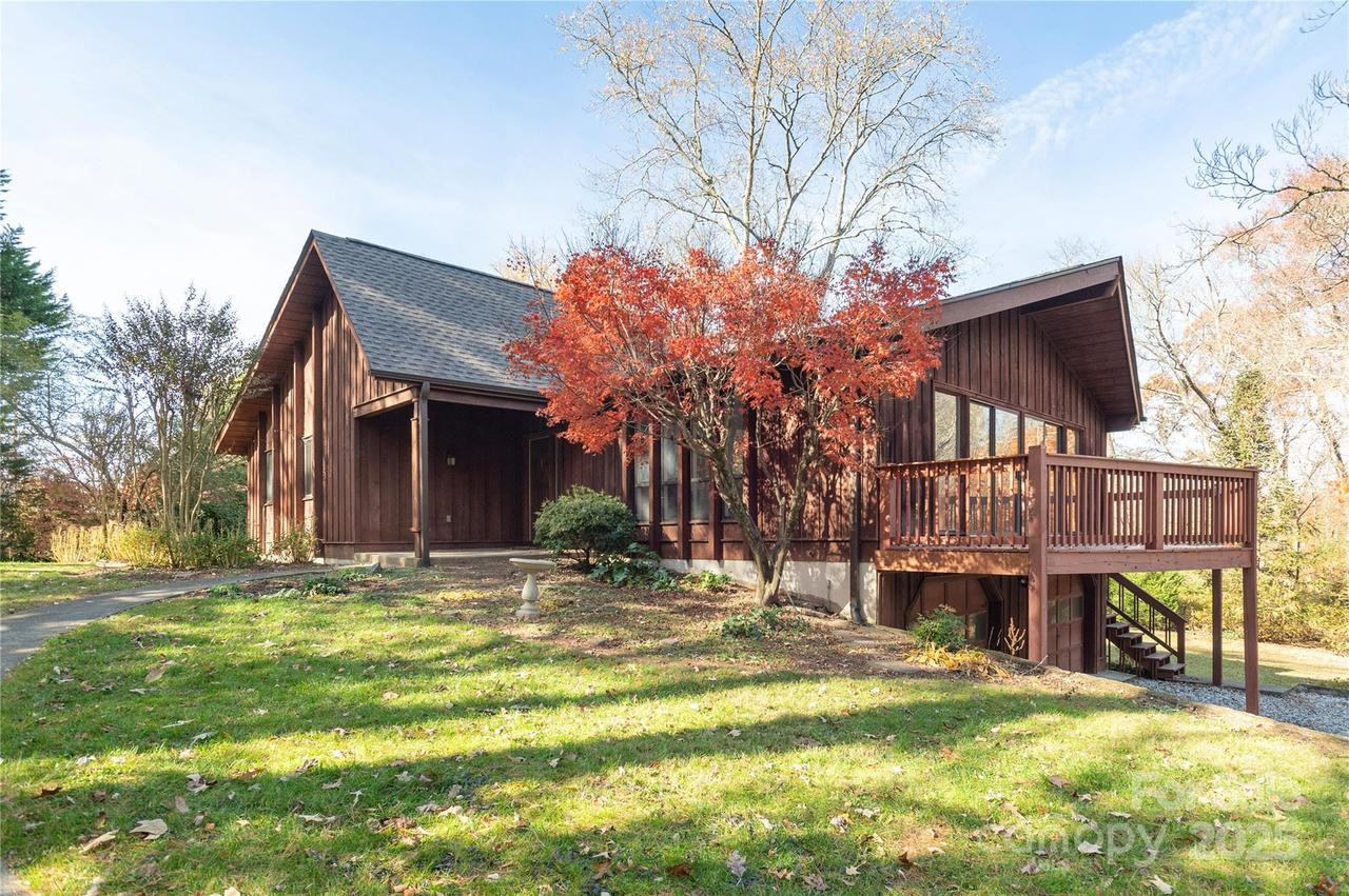 3224 Hickory Hill Rd., Hendersonville, NC 28792