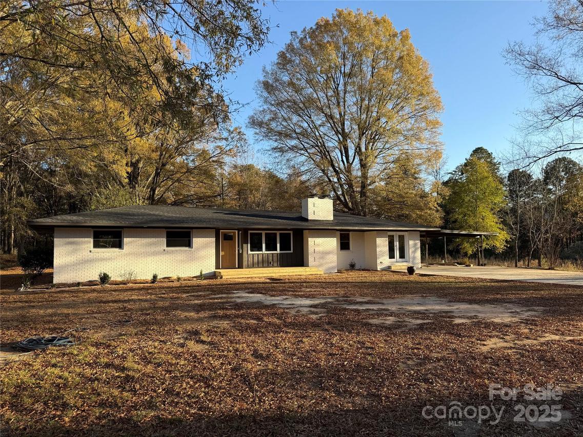 1208 Mariposa Rd., Stanley, NC 28164