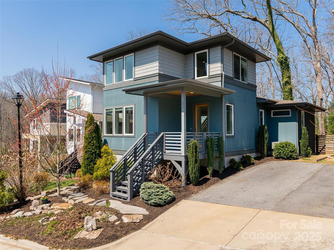 27 Mauricet Ln., Asheville, NC 28806