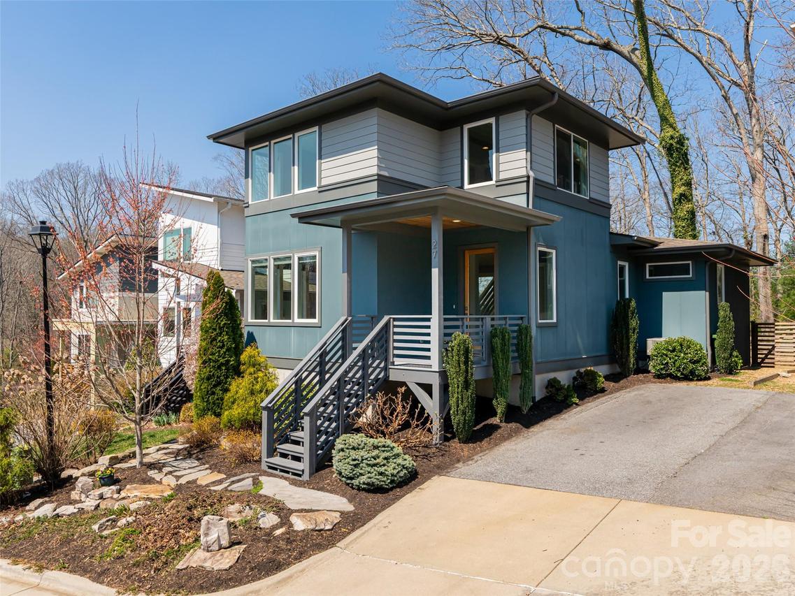 27 Mauricet Ln., Asheville, NC 28806