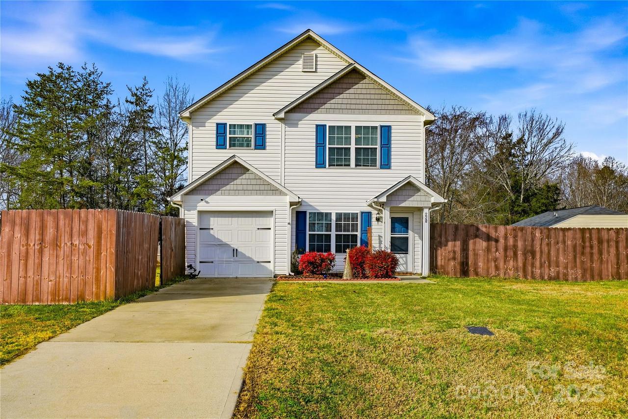 228 Hollybrook Ct., Salisbury, NC 28147