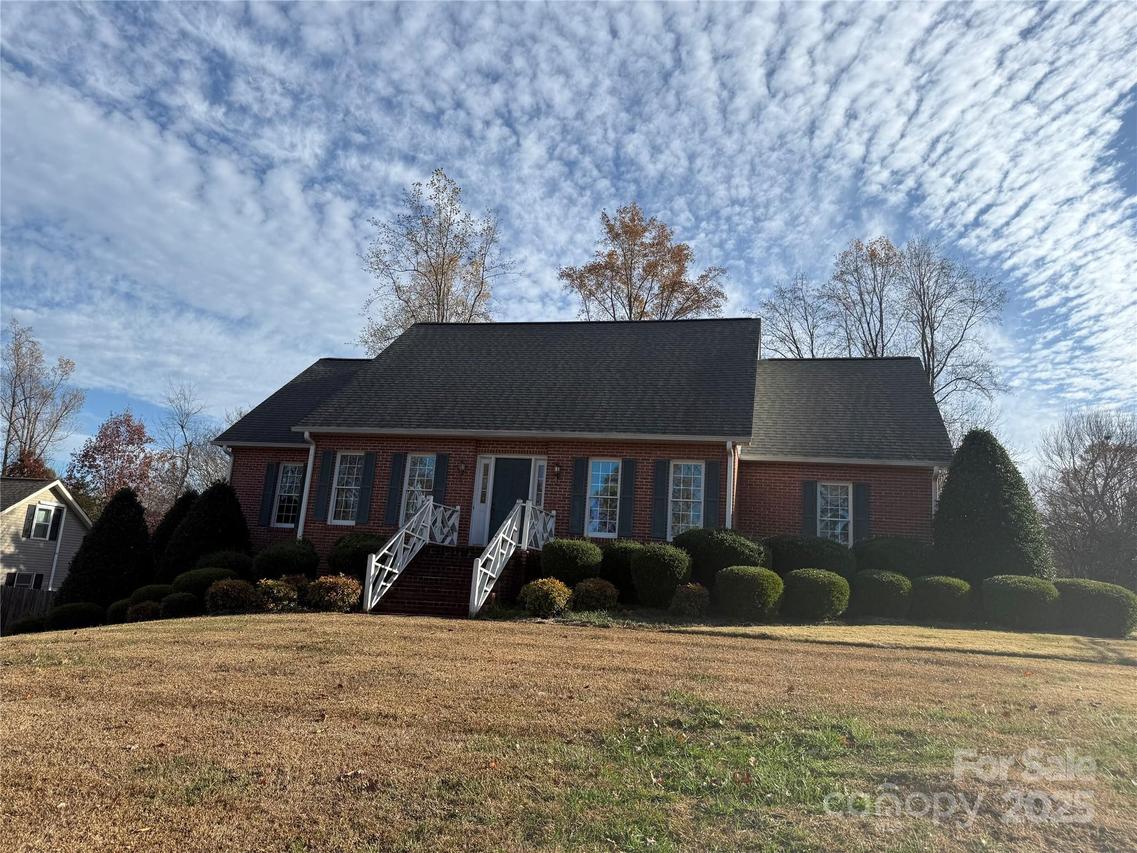 226 Countrywood Dr., Forest City, NC 28043