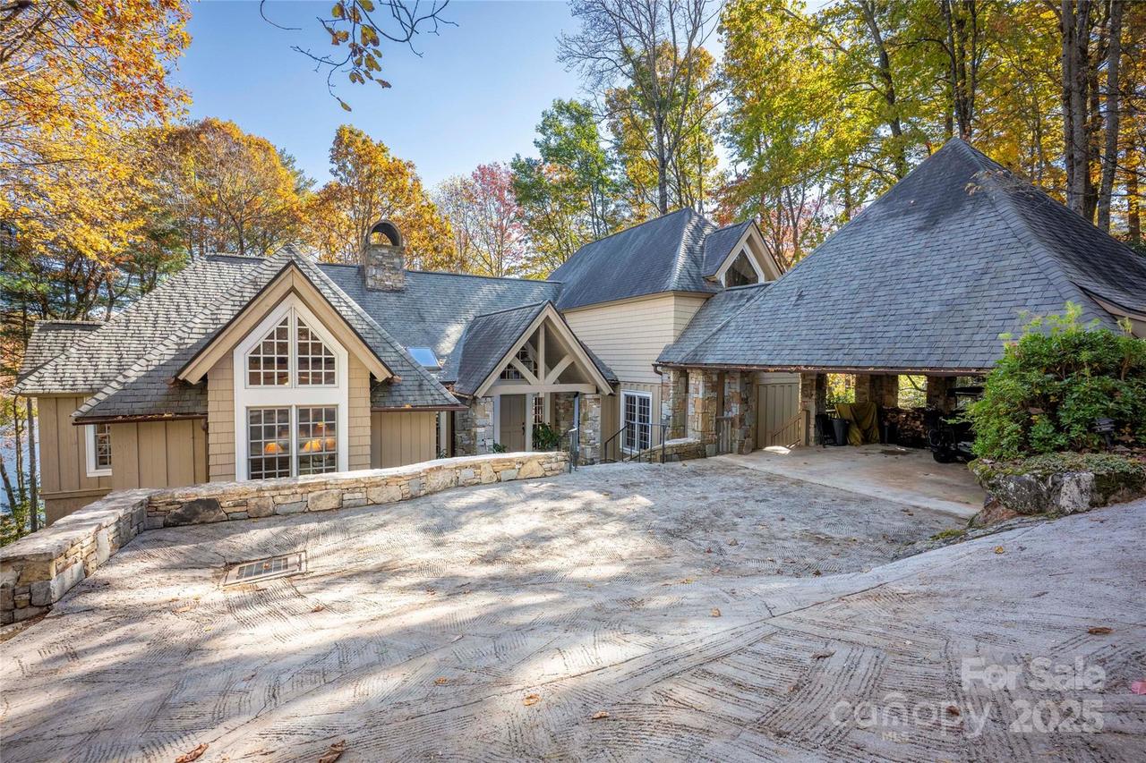 132 Red Bird Cir., Lake Toxaway, NC 28747