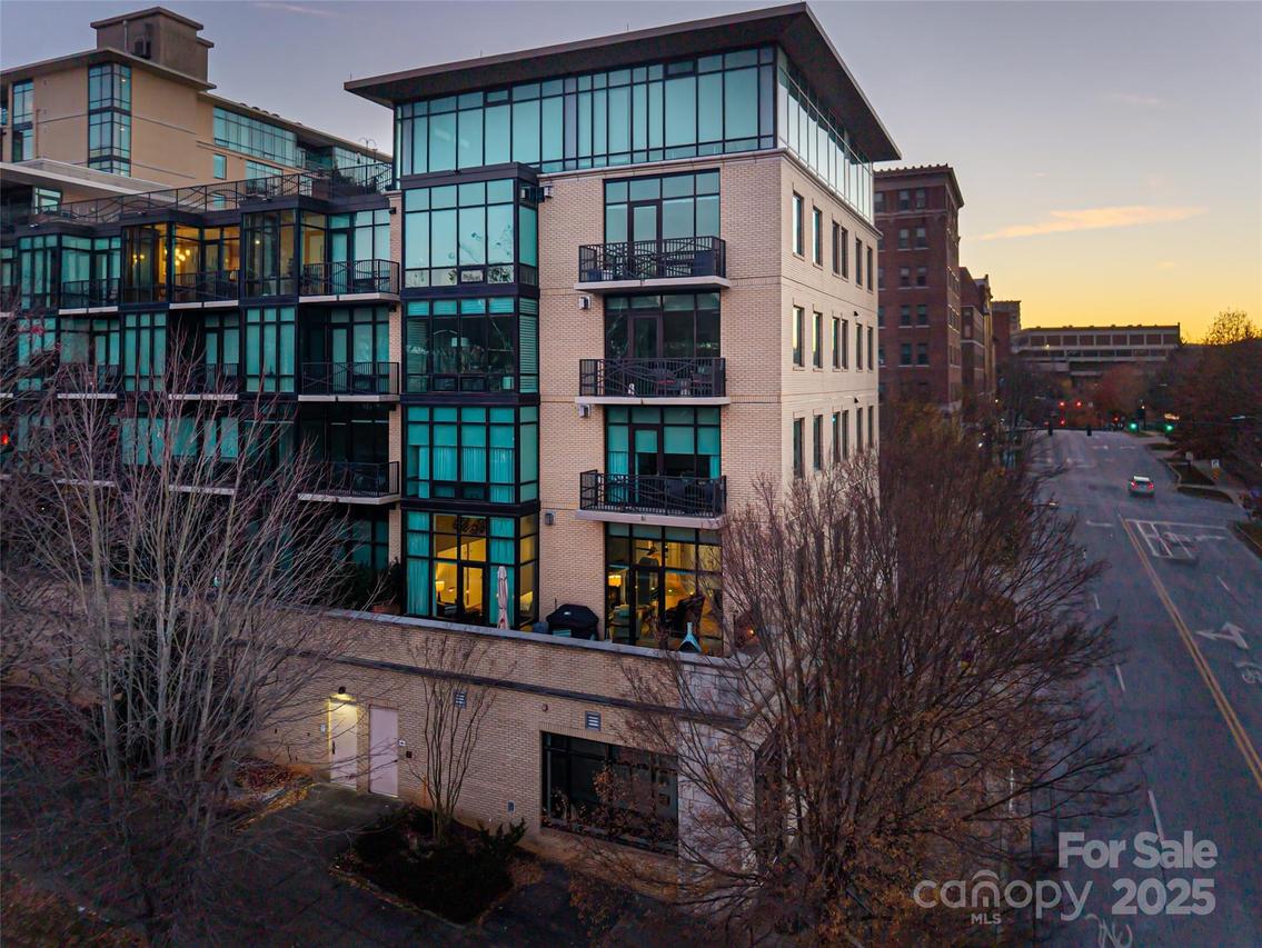 60 N Market St. #117, Asheville, NC 28801