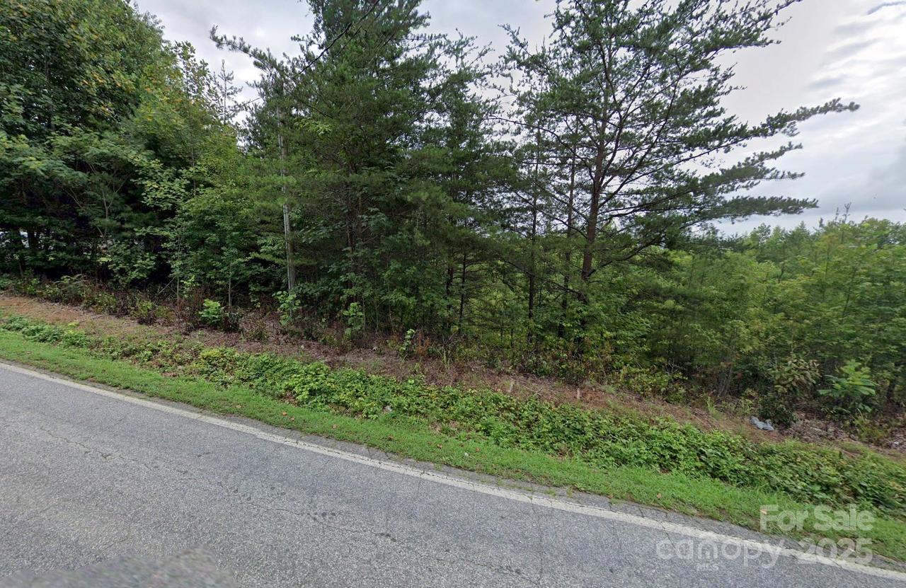 320 N Fairview Dr., Lenoir, NC 28645