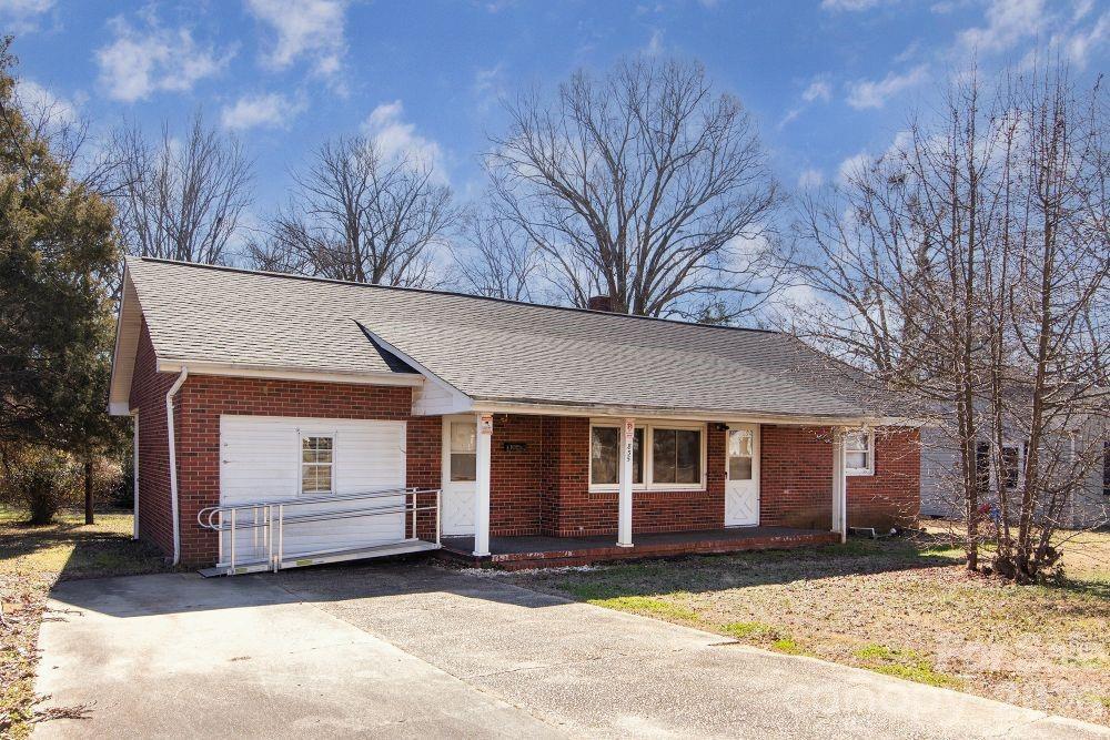 835 Maple Ave., Salisbury, NC 28144