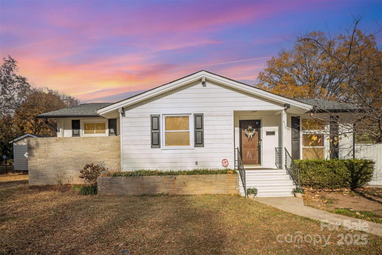 319 Scaleybark Dr., Charlotte, NC 28209