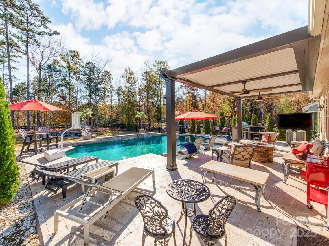 2412 Napa Valley Dr., Waxhaw, NC 28173