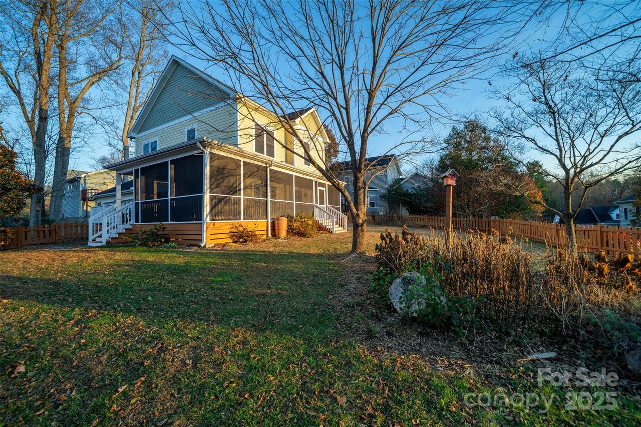 11 Forest Park Ln., Asheville, NC 28803