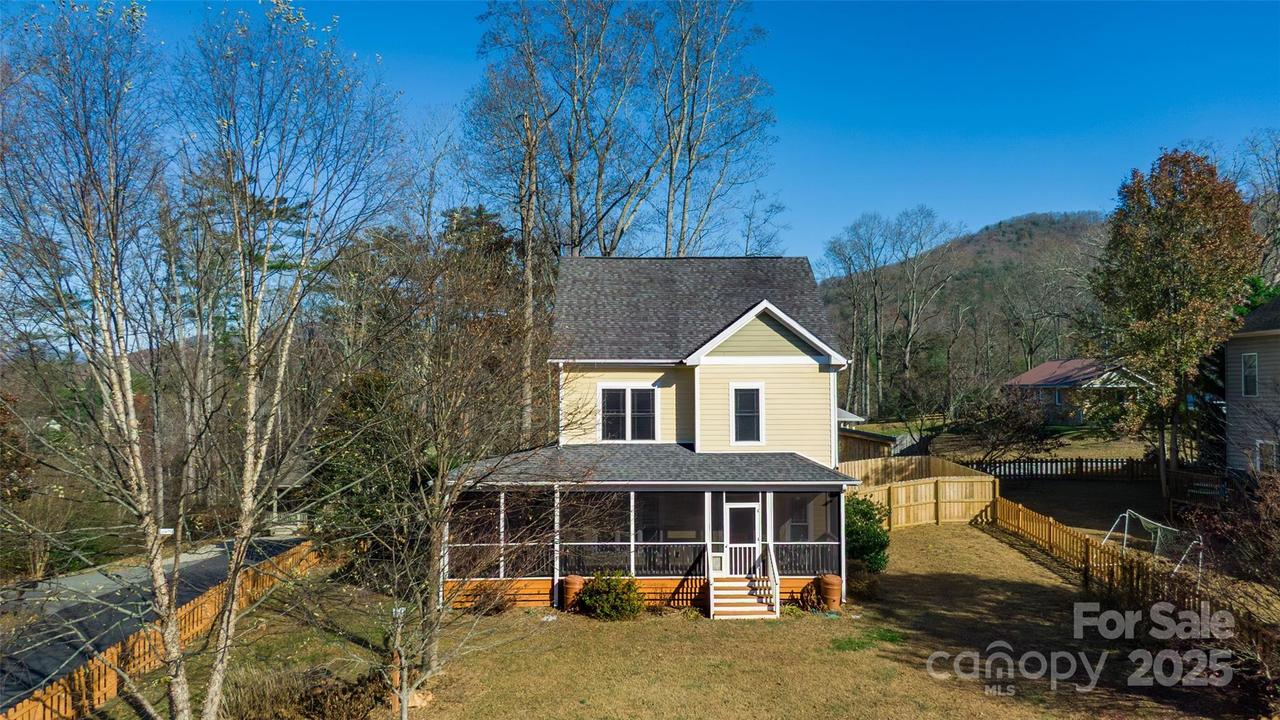 11 Forest Park Ln., Asheville, NC 28803