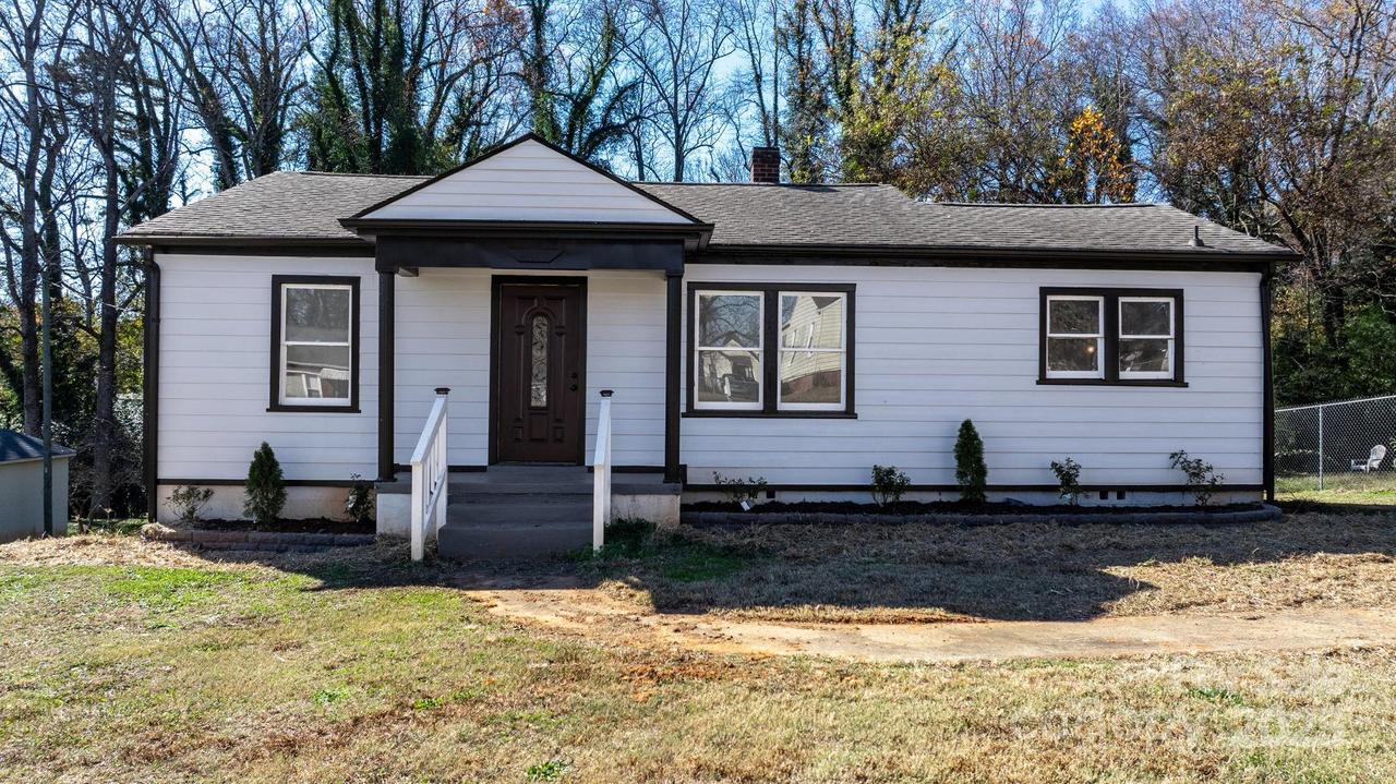 204 22nd Ave., Hickory, NC 28601