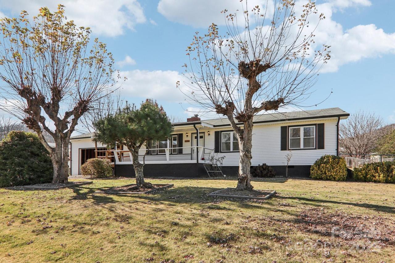 100 Hyatt St., Waynesville, NC 28786