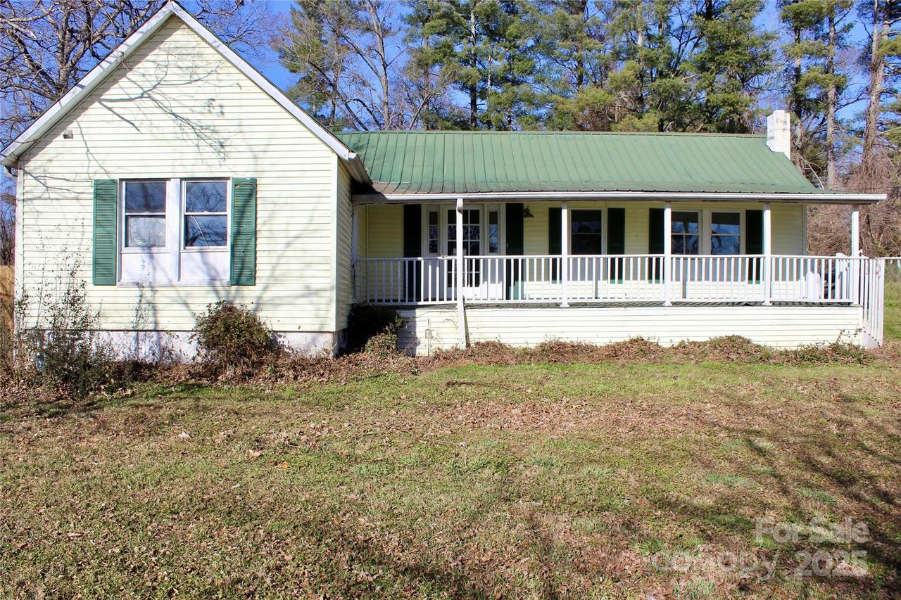 99 Wakefield Dr., Hendersonville, NC 28792